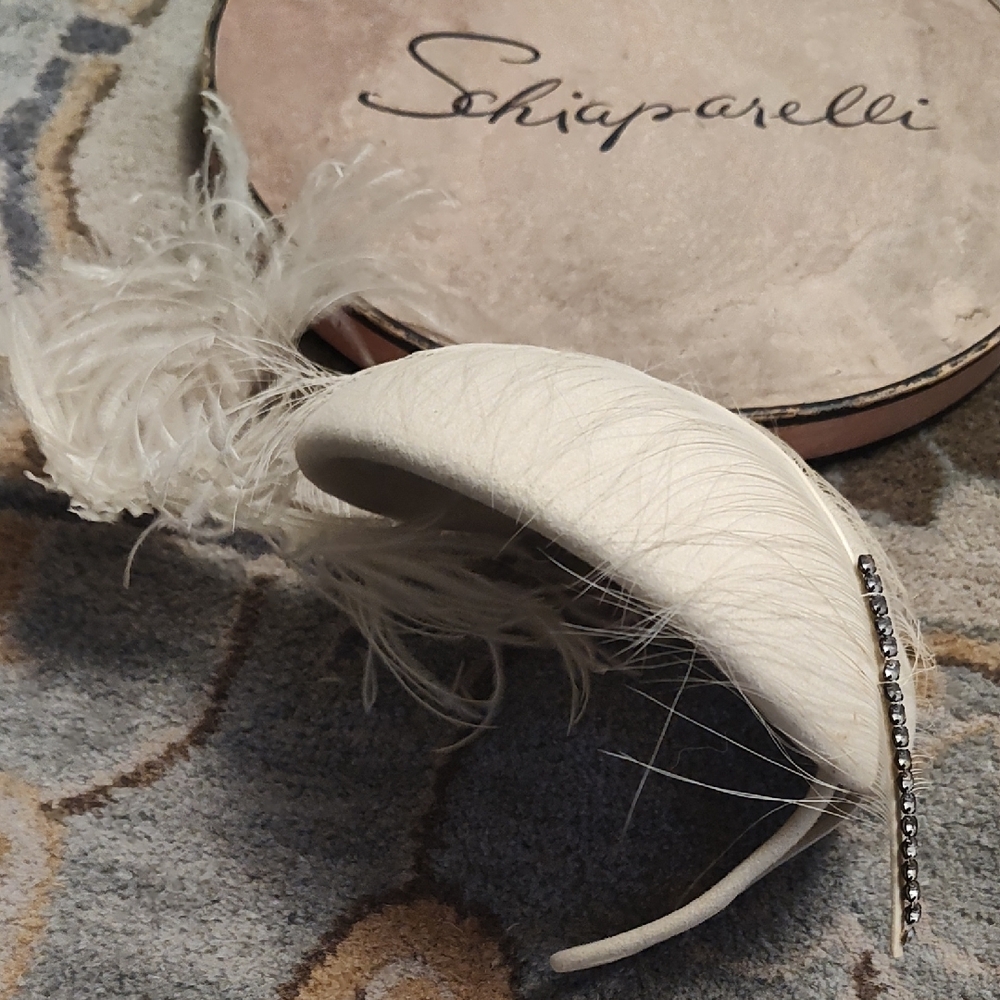 Schiaparelli White Feathered Women's Hat - Picture 4 of 9